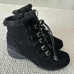 Winter boots size 9